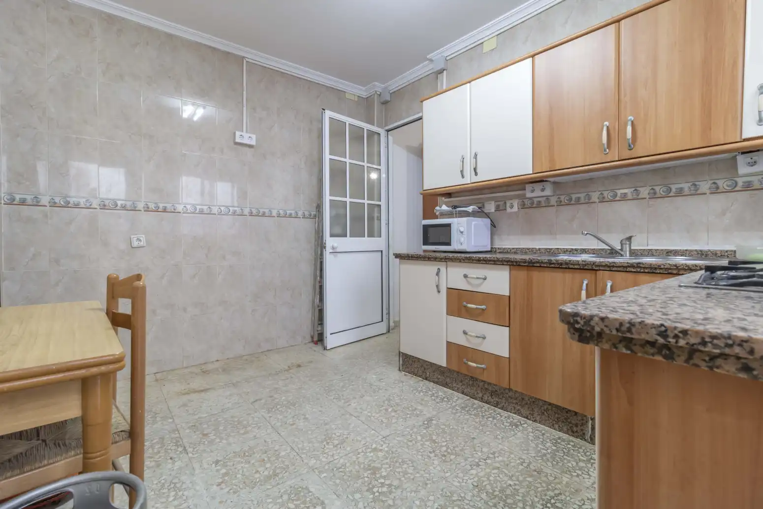 Küche von Einfamilien-Reihenhaus zum Verkauf in Sevilla mit Terrasse, Abstellraum und Balkon