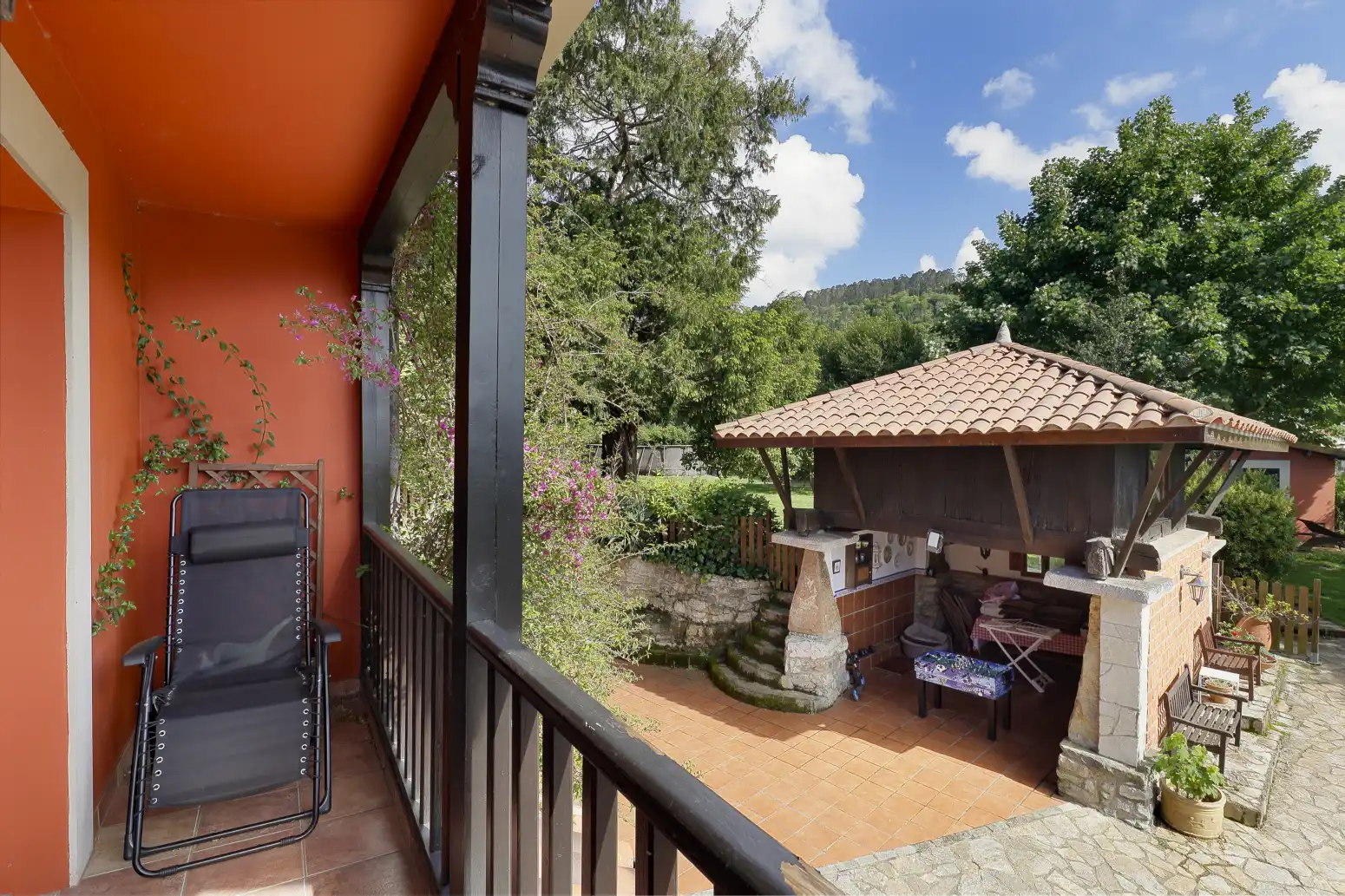 Terrassa de Casa o xalet en venda en Gijón  amb Calefacció, Jardí privat i Parquet