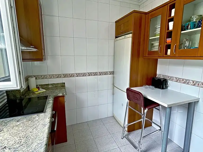 Cuina de Pis de lloguer en Santander amb Calefacció, Moblat i Forn