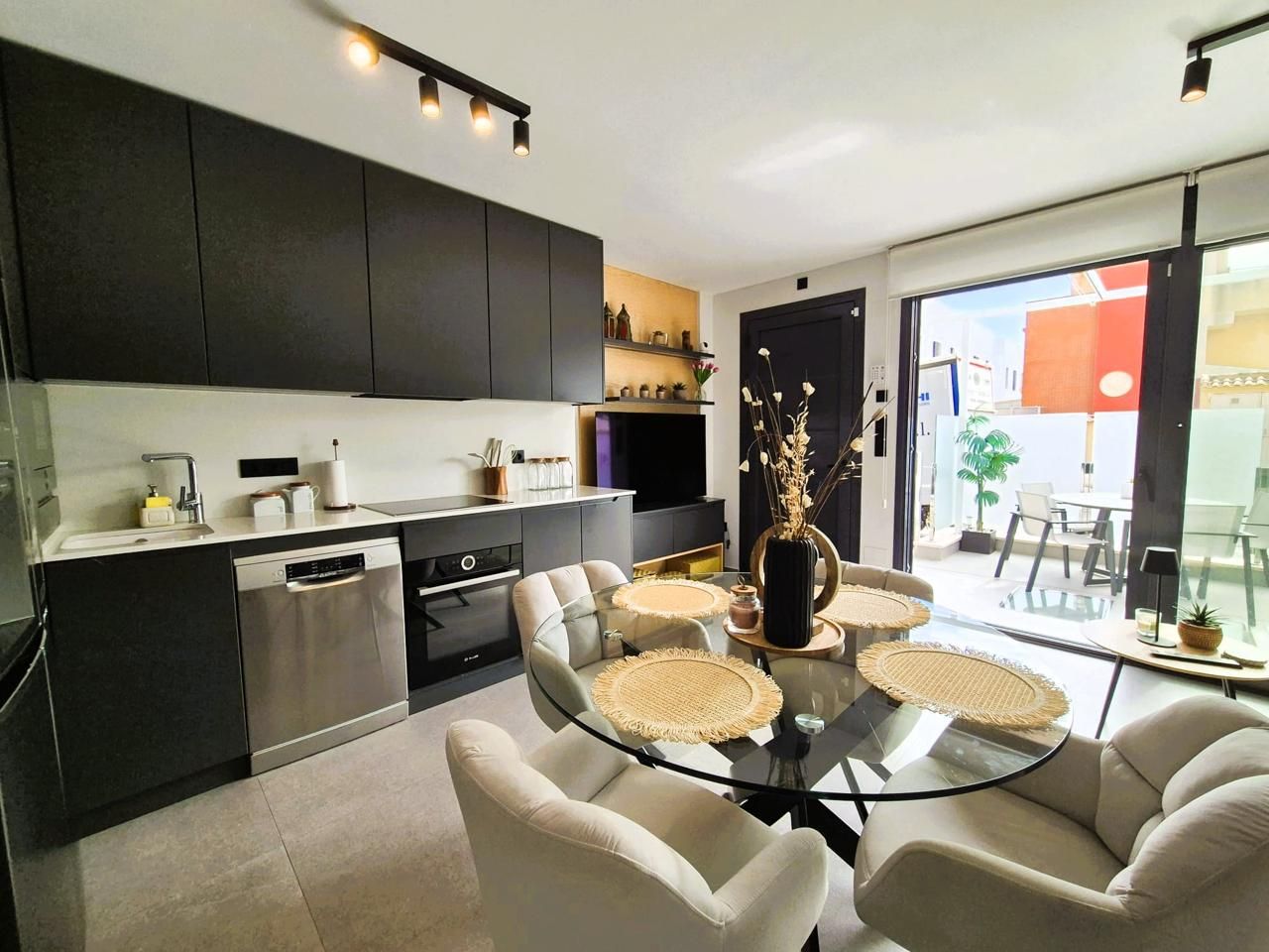 Cuina de Casa o xalet en venda en Guardamar del Segura amb Aire condicionat, Jardí privat i Terrassa