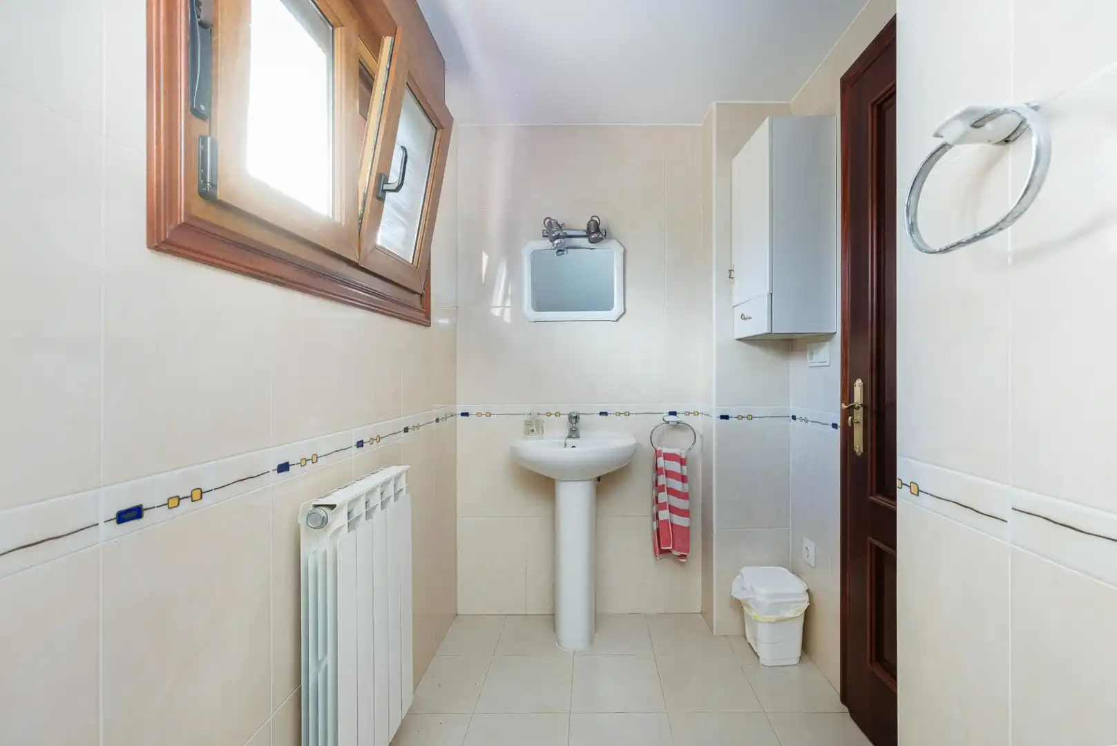 Badezimmer von Haus oder Chalet zum Verkauf in Moaña mit Heizung, Abstellraum und Balkon