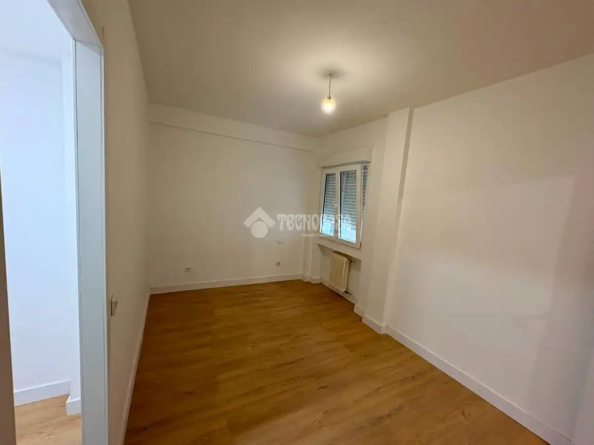 Bedroom of Flat for rent in Madrid