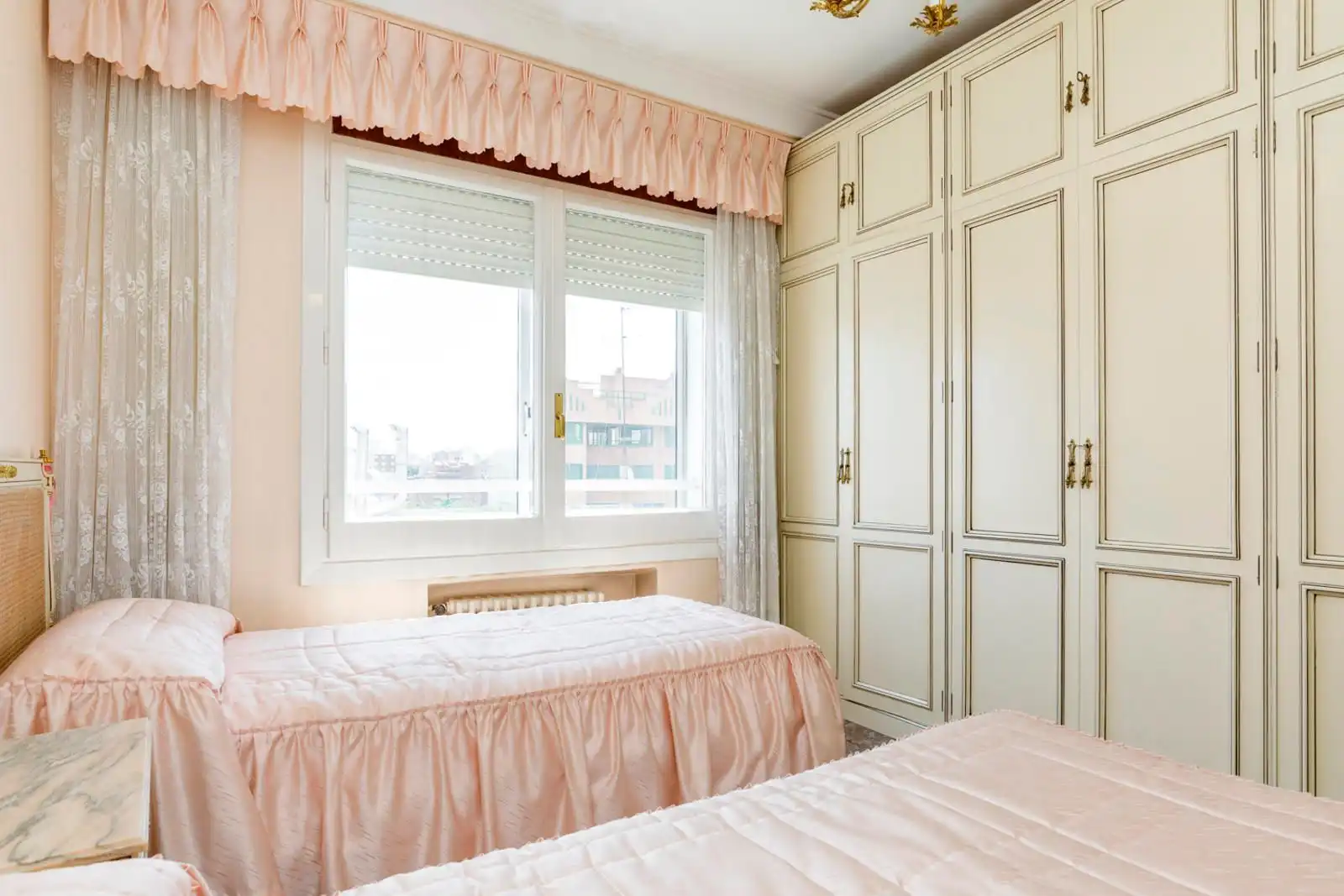 Bedroom of Flat for sale in Zaragoza  with Air Conditioner, Terrace and Storage room