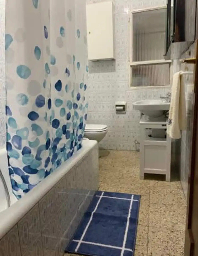 Baño de Piso de alquiler en Salamanca con Calefacción, Amueblado y Horno