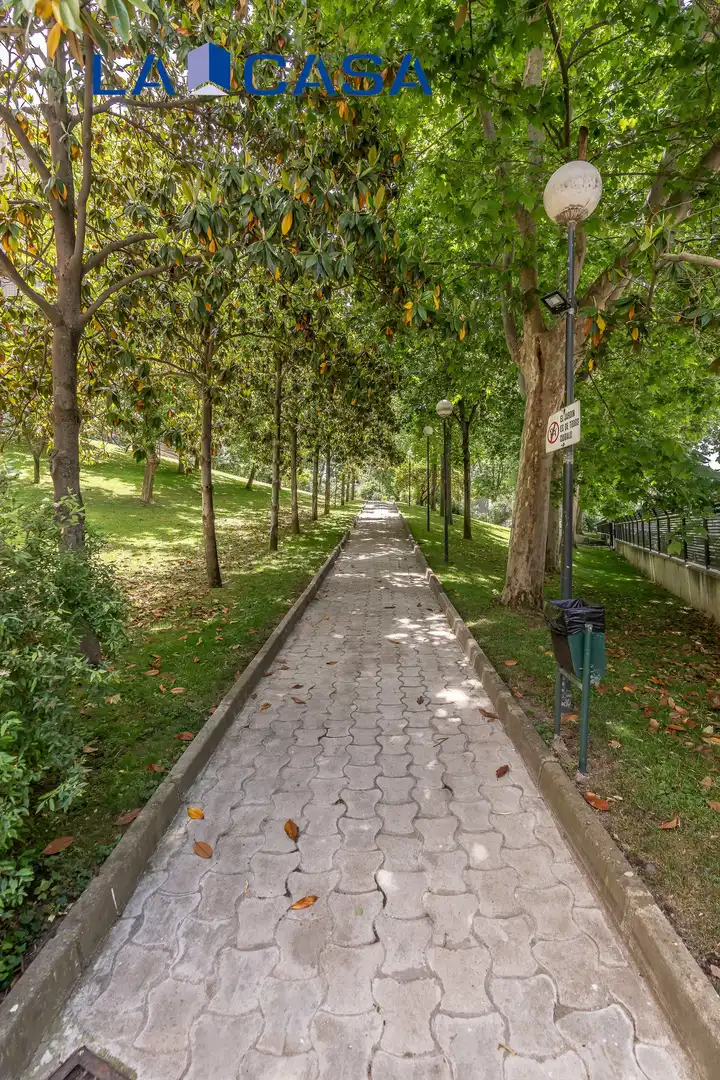 Vista exterior de Pis en venda en Madrid amb Calefacció, Terrassa i Piscina