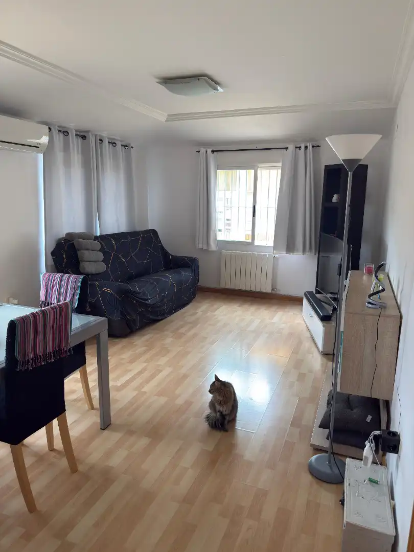 Wohnzimmer von Dachboden zum Verkauf in Villena mit Klimaanlage, Heizung und Parkett