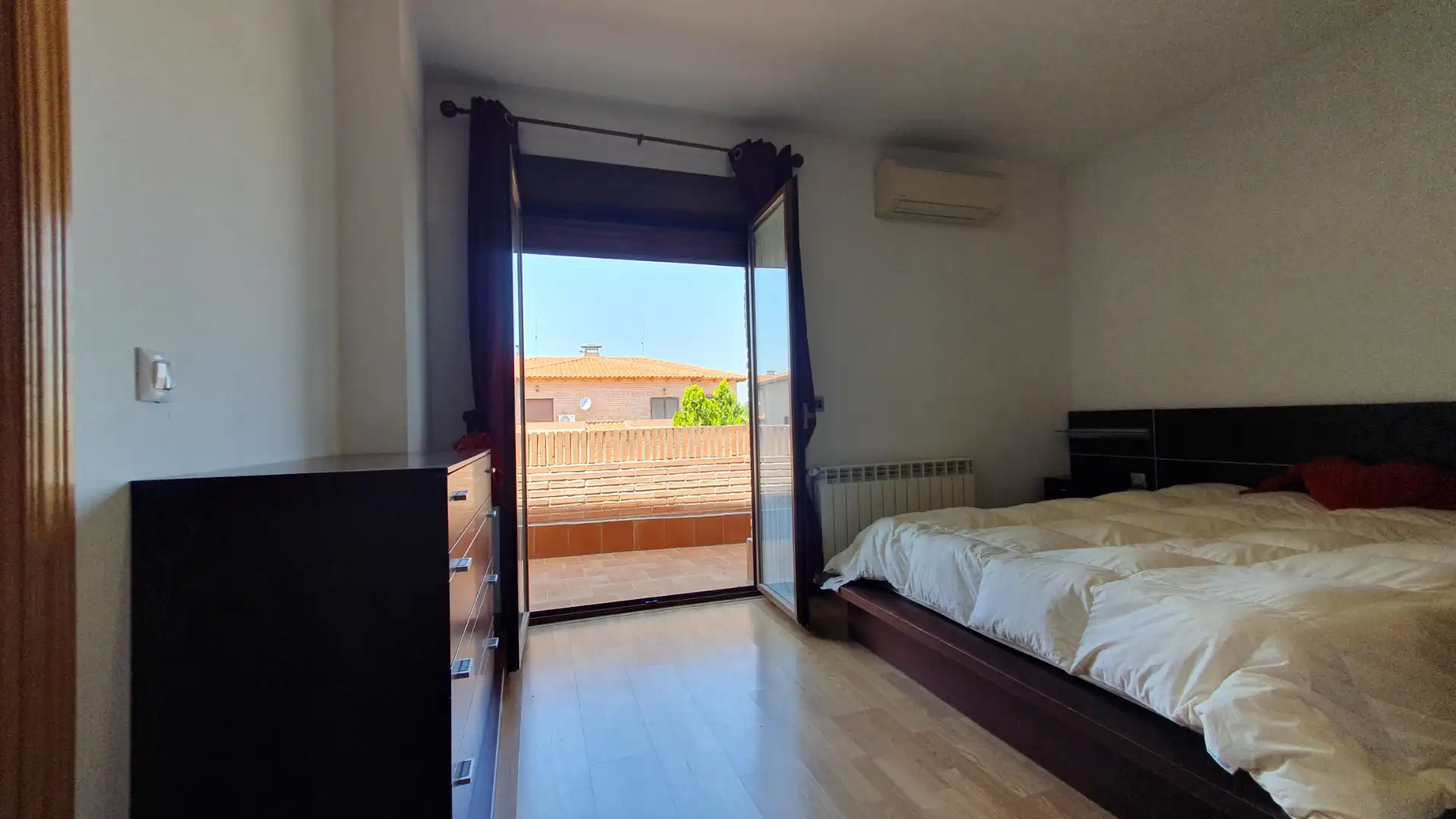 Dormitori de Casa adosada en venda en Olías del Rey amb Aire condicionat, Calefacció i Jardí privat