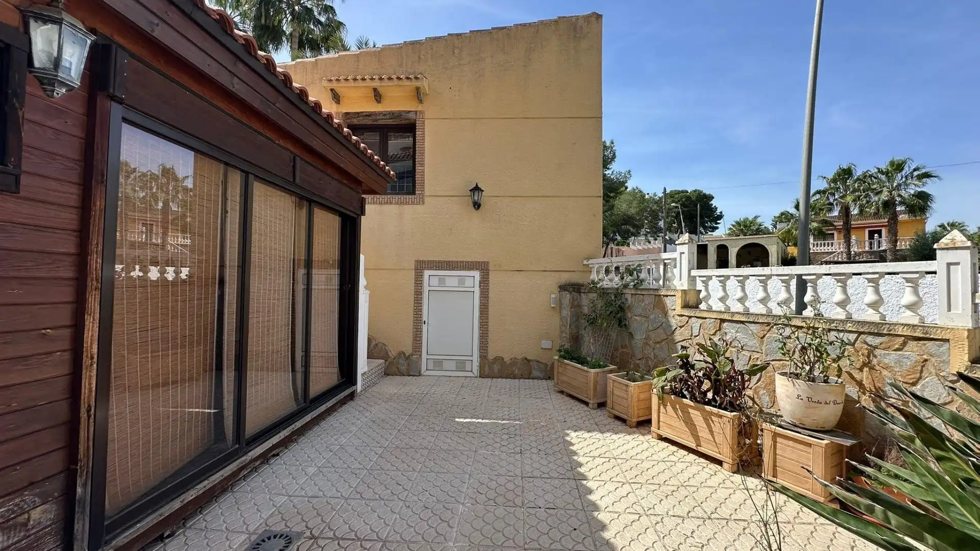 Vista exterior de Casa o chalet en venta en Torrevieja con Calefacción, Jardín privado y Piscina