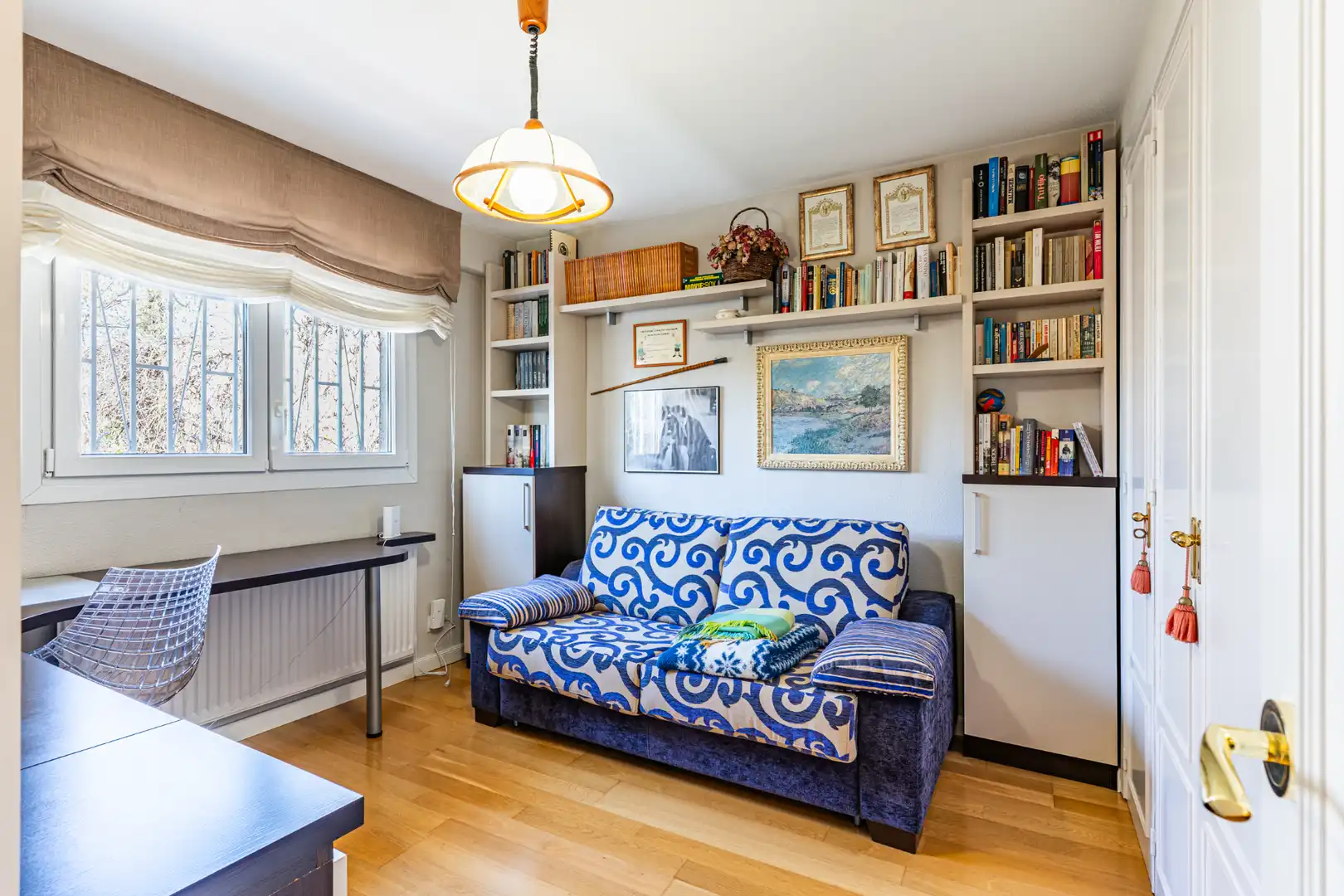 Wohnzimmer von Einfamilien-Reihenhaus zum Verkauf in Las Rozas de Madrid mit Klimaanlage, Heizung und Privatgarten