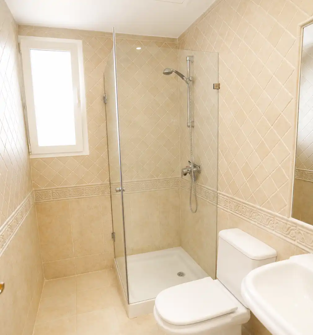 Bathroom of Houses for sale in Marbella  with Air Conditioner, Private garden and Oven