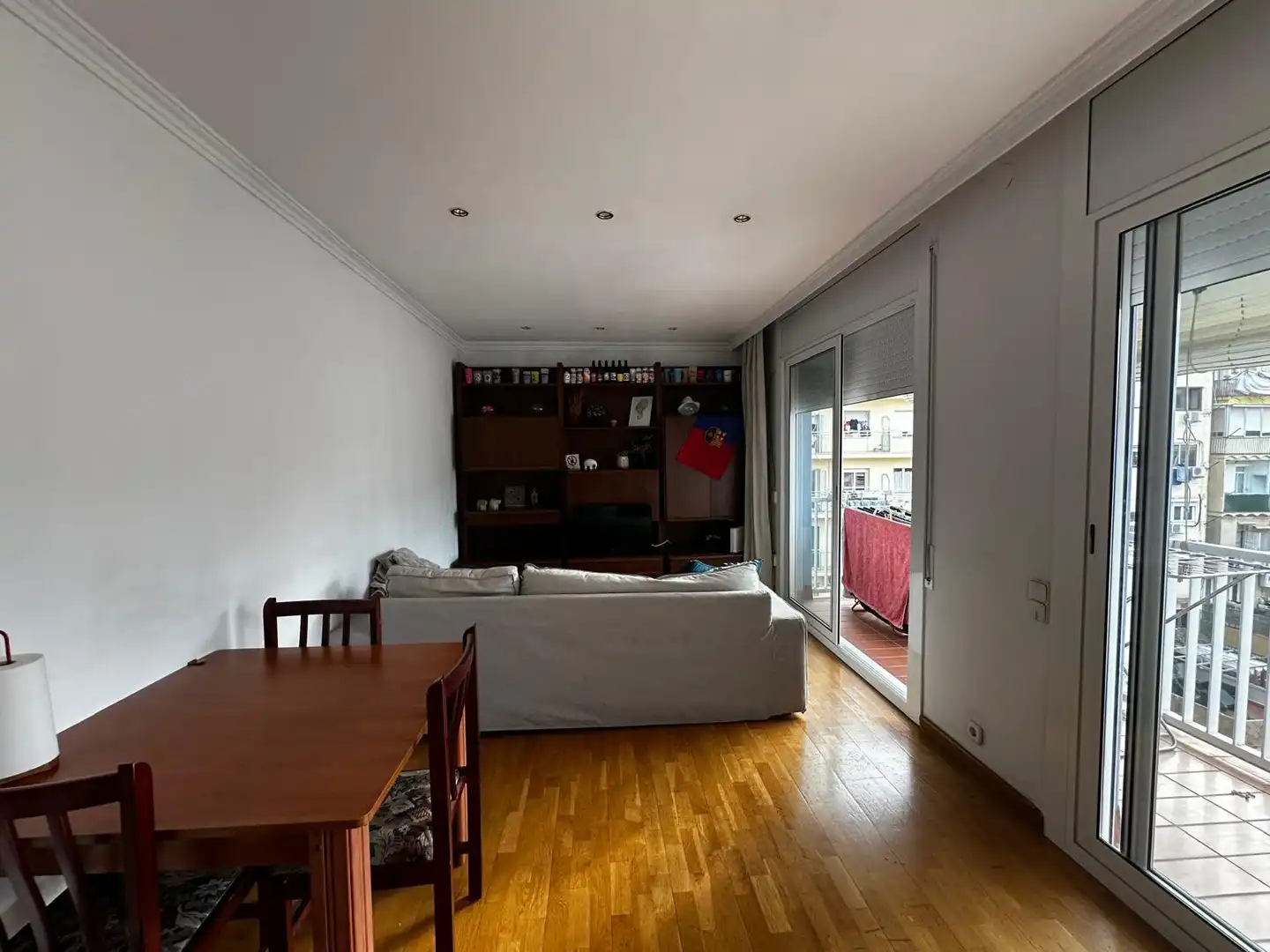 Sala d'estar de Pis en venda en Barcelona amb Calefacció, Terrassa i Moblat