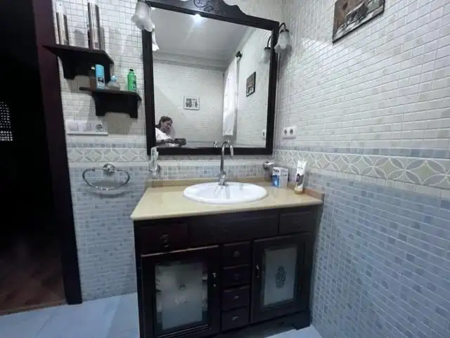 Bathroom of Houses for rent in Algeciras  with Air Conditioner, Heating and Alarm