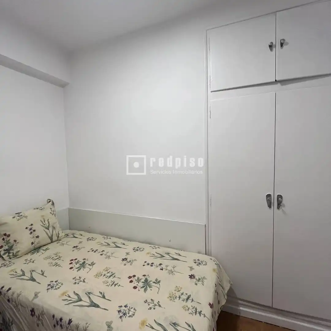 Schlafzimmer von Wohnung zur Miete in Madrid mit Heizung, Privatgarten und Parkett