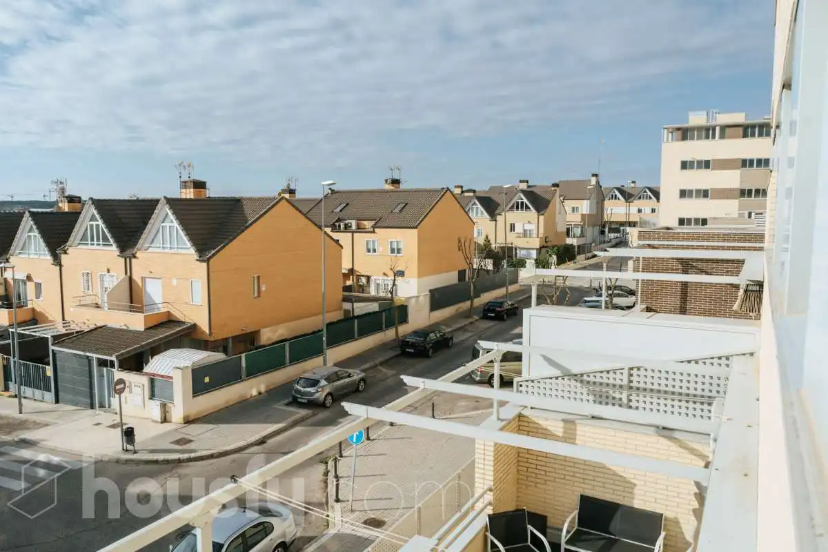 Vista exterior de Piso de alquiler en Valdemoro con Parquet y Amueblado