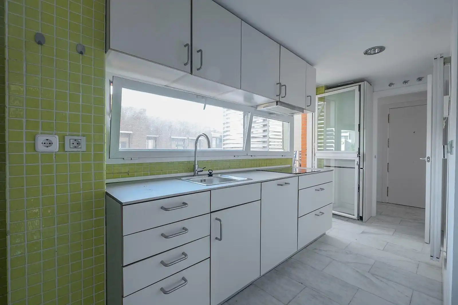 Cocina de Ático de alquiler en Pozuelo de Alarcón con Aire acondicionado, Calefacción y Jardín privado