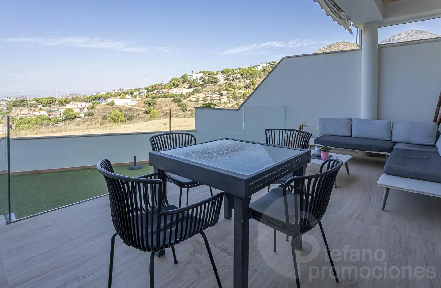 Terrassa de Casa adosada en venda en Málaga amb Aire condicionat, Jardí privat i Parquet