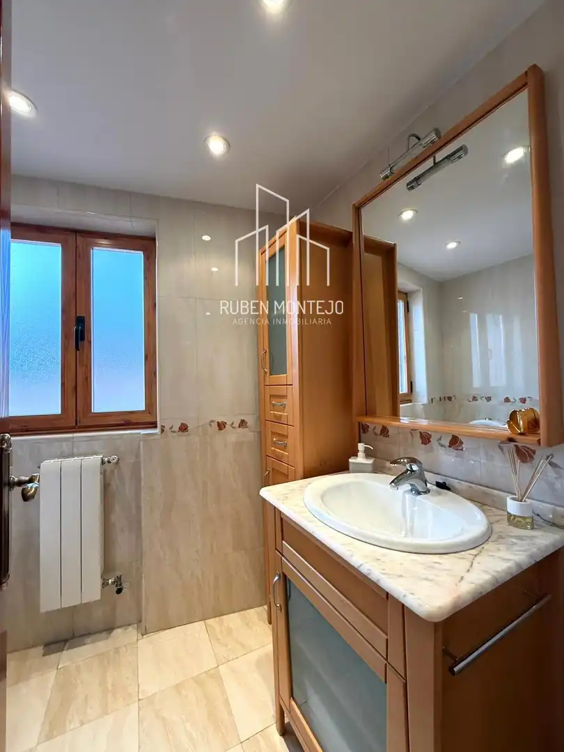 Baño de Ático de alquiler en Salamanca con Calefacción, Terraza y Amueblado