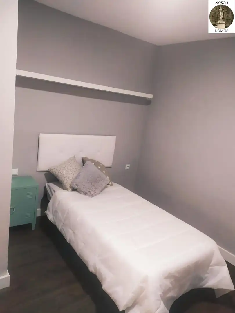 Habitación de Apartamento en venta en Cáceres con Aire acondicionado, Calefacción y Amueblado