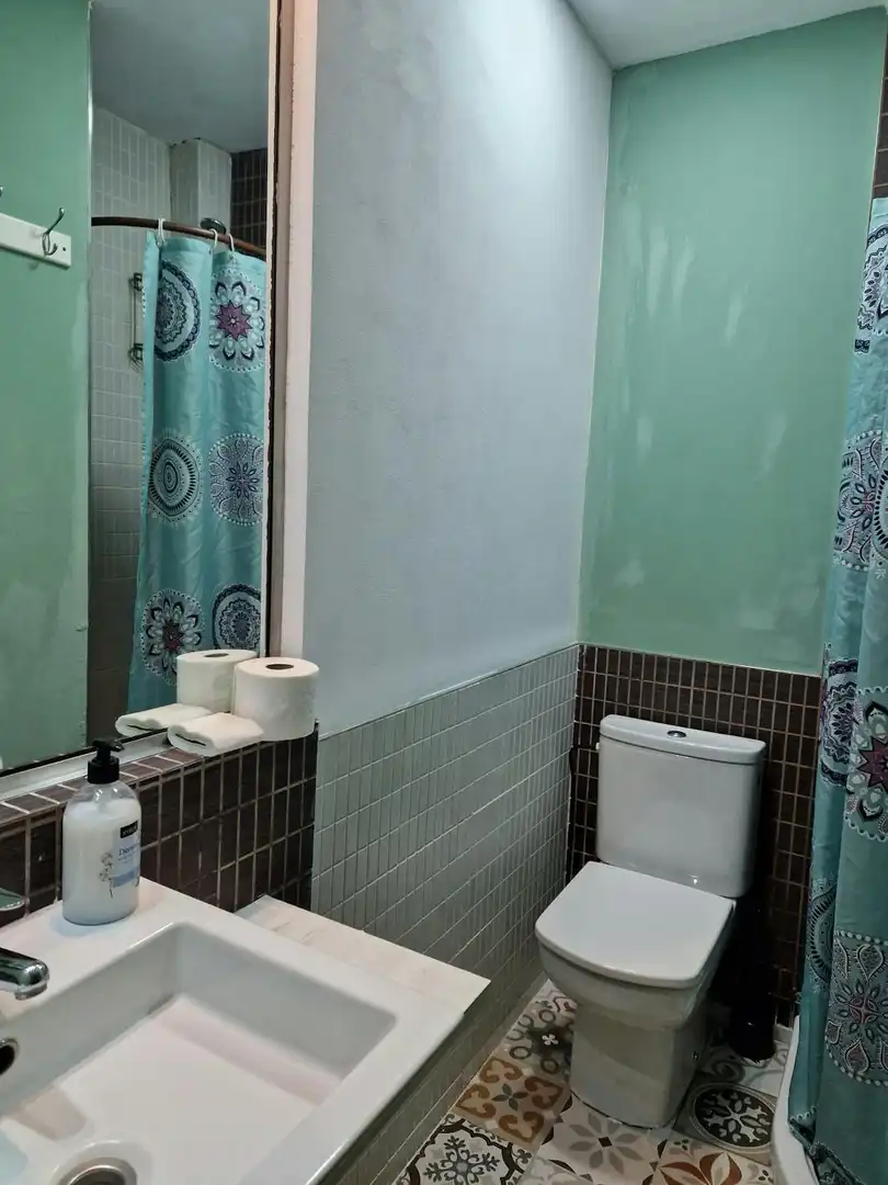 Badezimmer von Wohnung zur Miete in Valencia mit Klimaanlage, Heizung und Möbliert