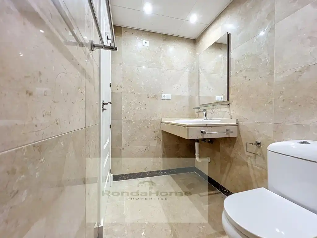 Badezimmer von Wohnung zur Miete in Manilva mit Terrasse
