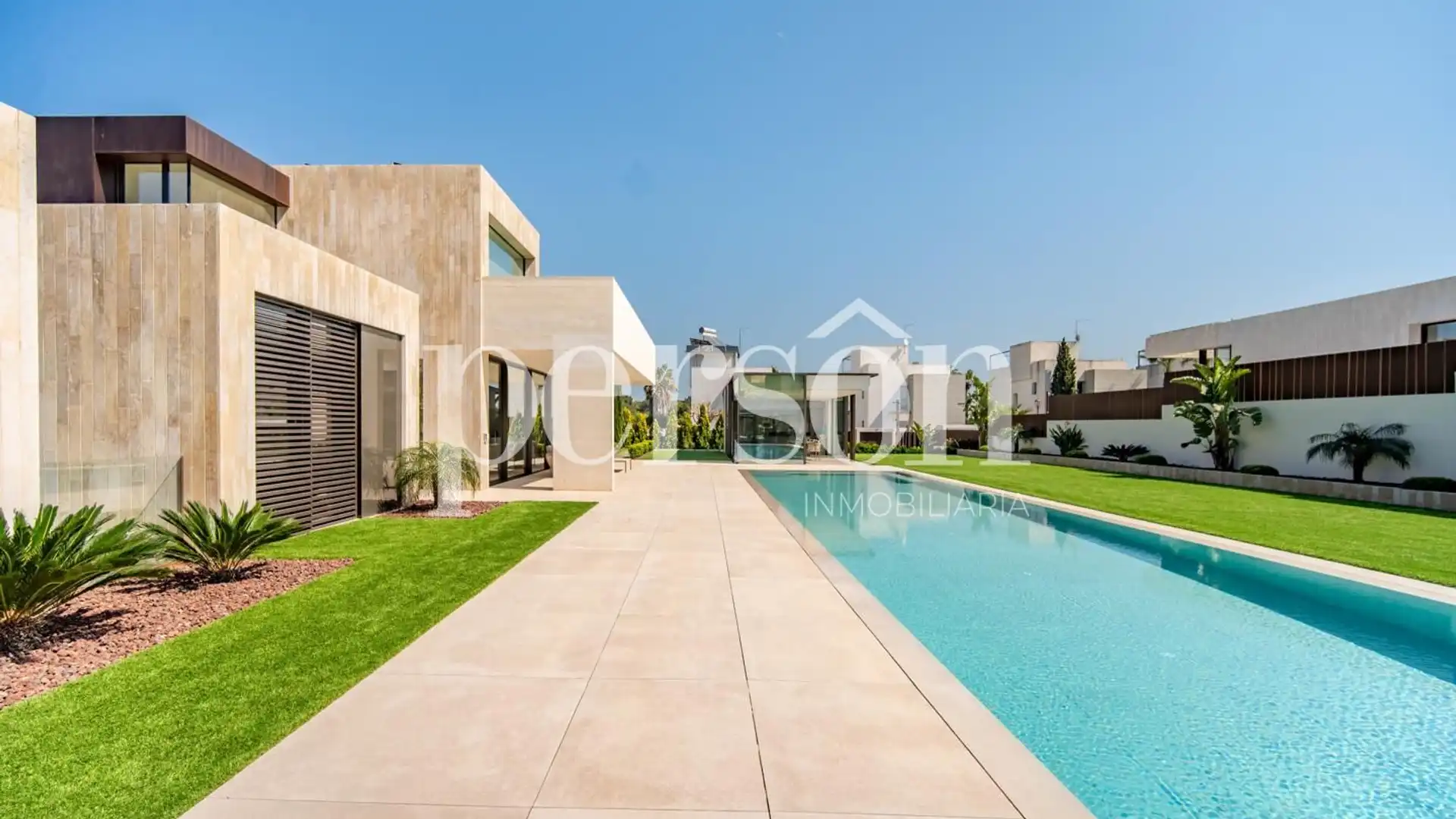 Vista exterior de Casa o xalet en venda en Godella amb Aire condicionat, Calefacció i Jardí privat