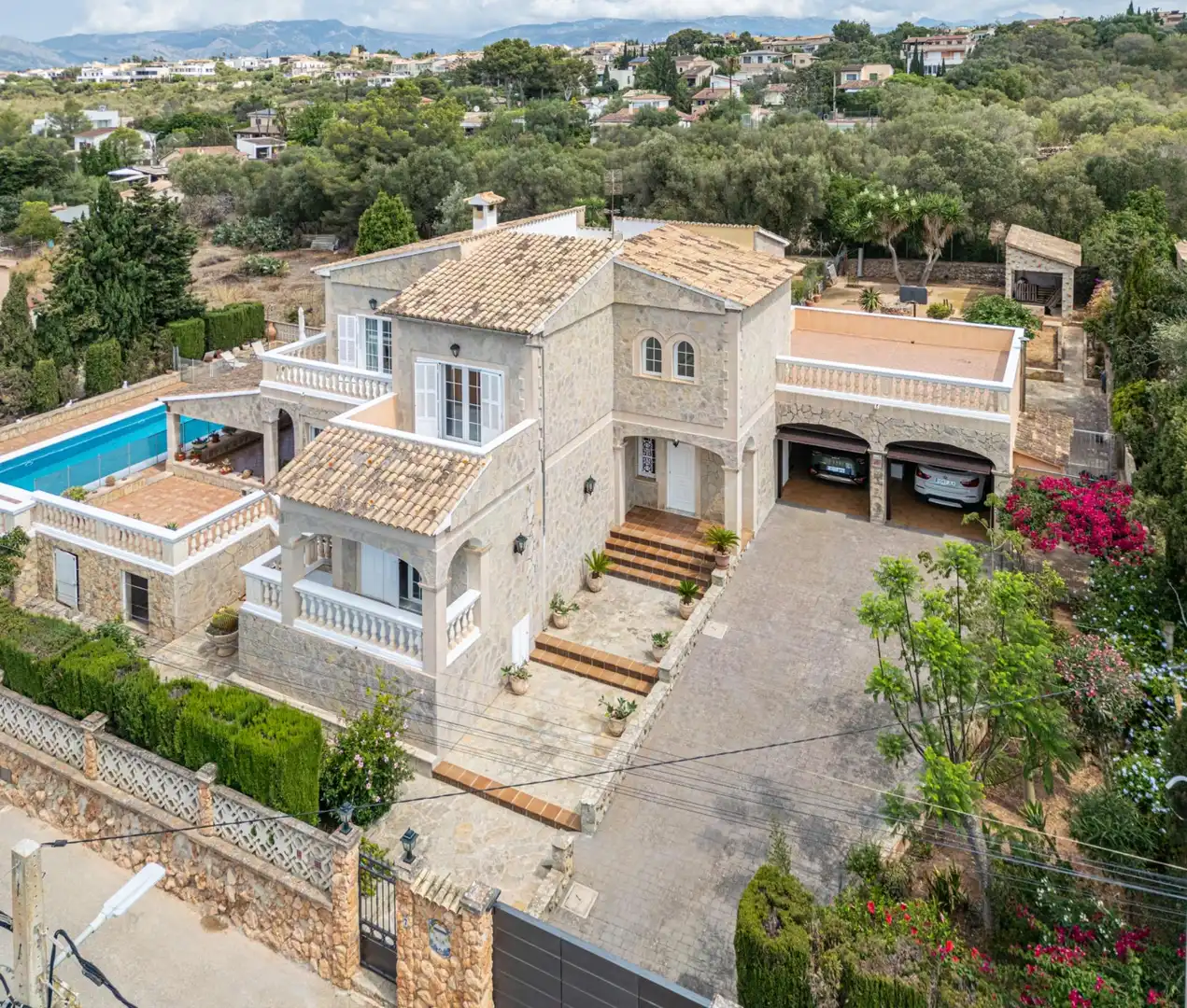 Vista exterior de Casa o xalet en venda en Marratxí amb Aire condicionat, Calefacció i Jardí privat