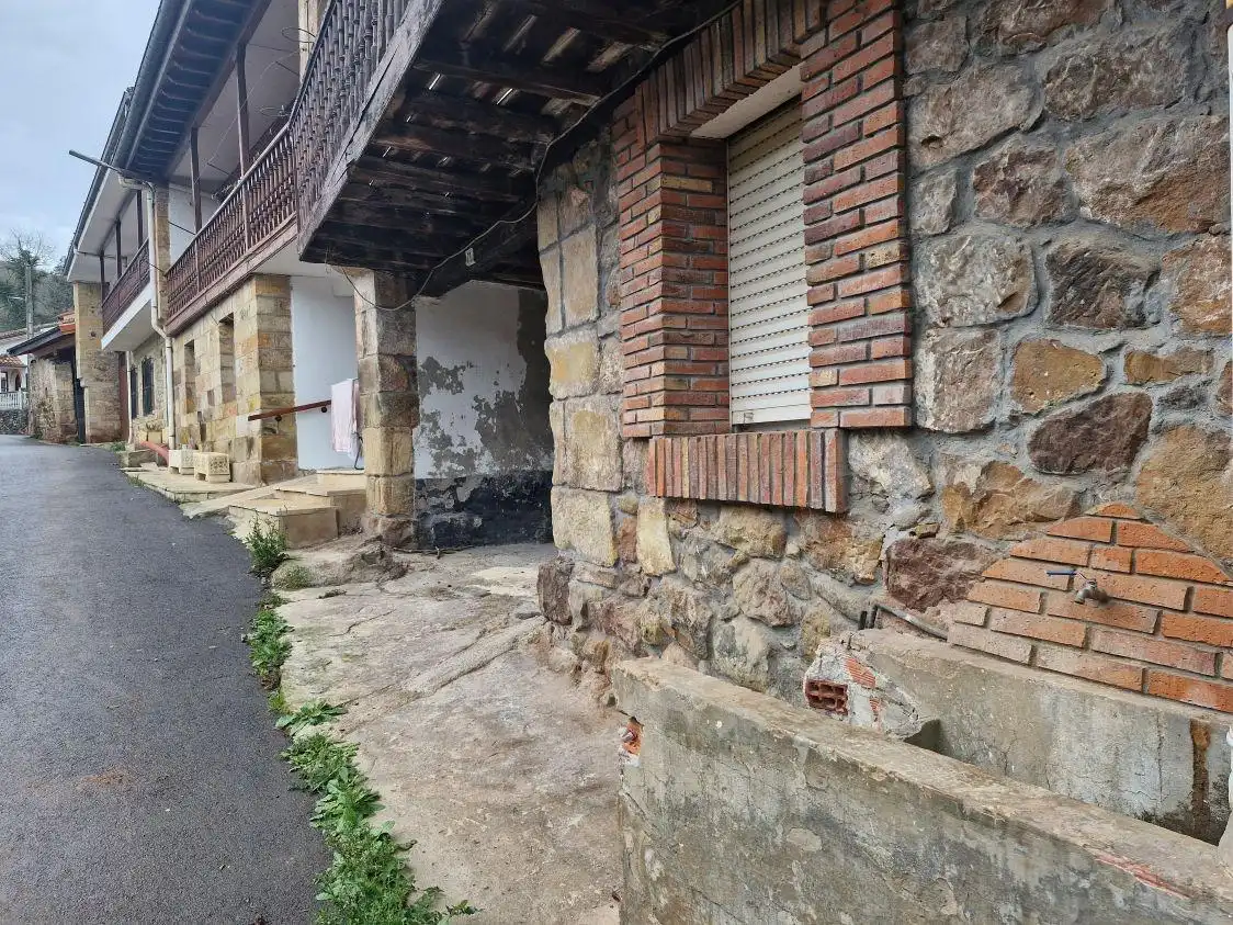 Vista exterior de Casa o chalet en venta en Los Corrales de Buelna  con Terraza, Trastero y Balcón