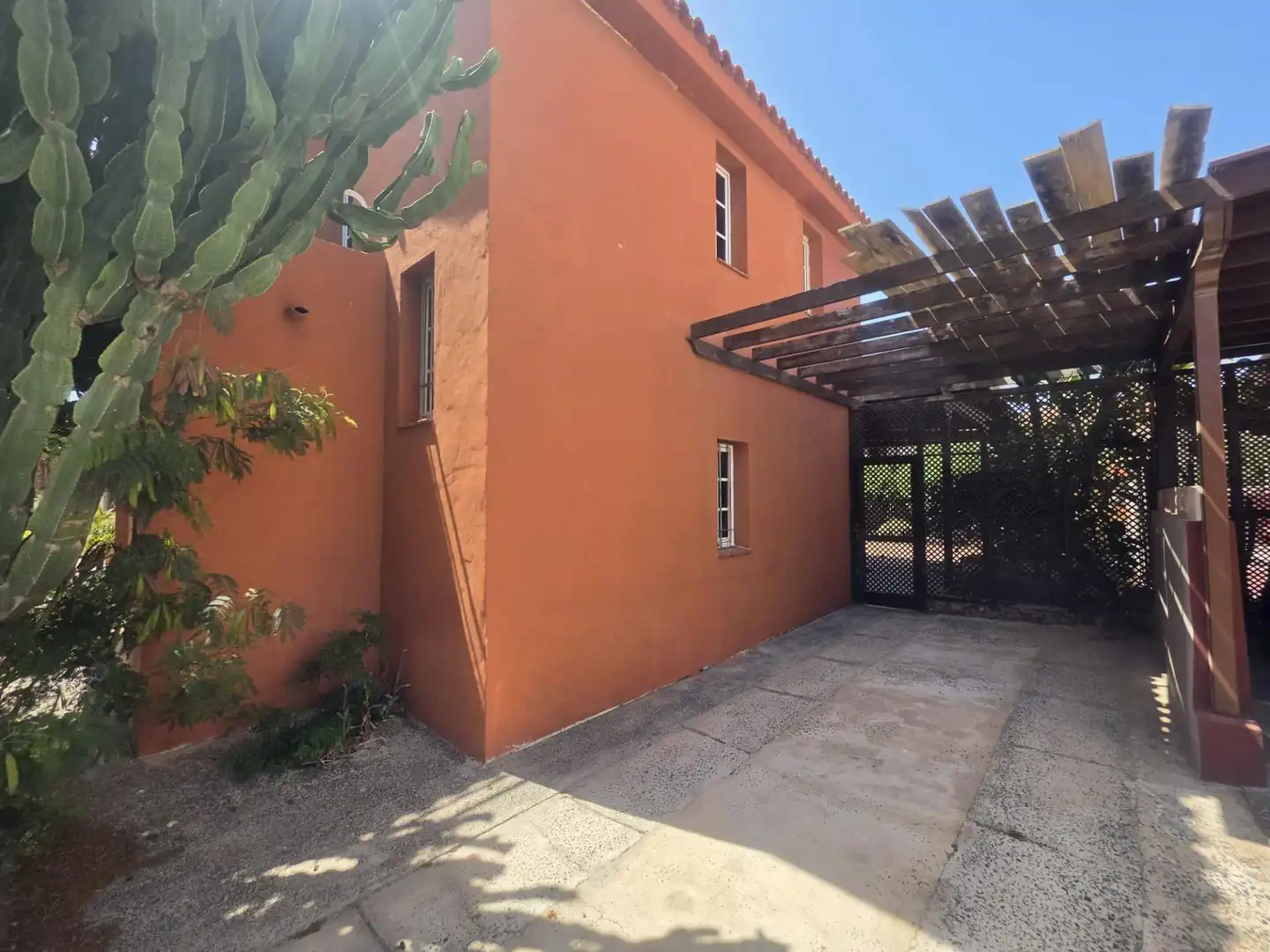 Vista exterior de Casa o xalet en venda en La Oliva amb Jardí privat
