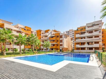Vista exterior de Pis en venda en Torrevieja amb Terrassa, Traster i Balcó