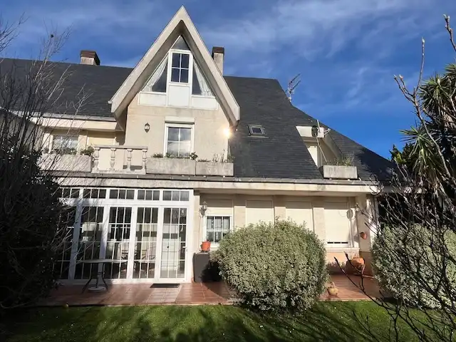 Vista exterior de Casa adosada en venta en Piélagos con Calefacción, Jardín privado y Terraza