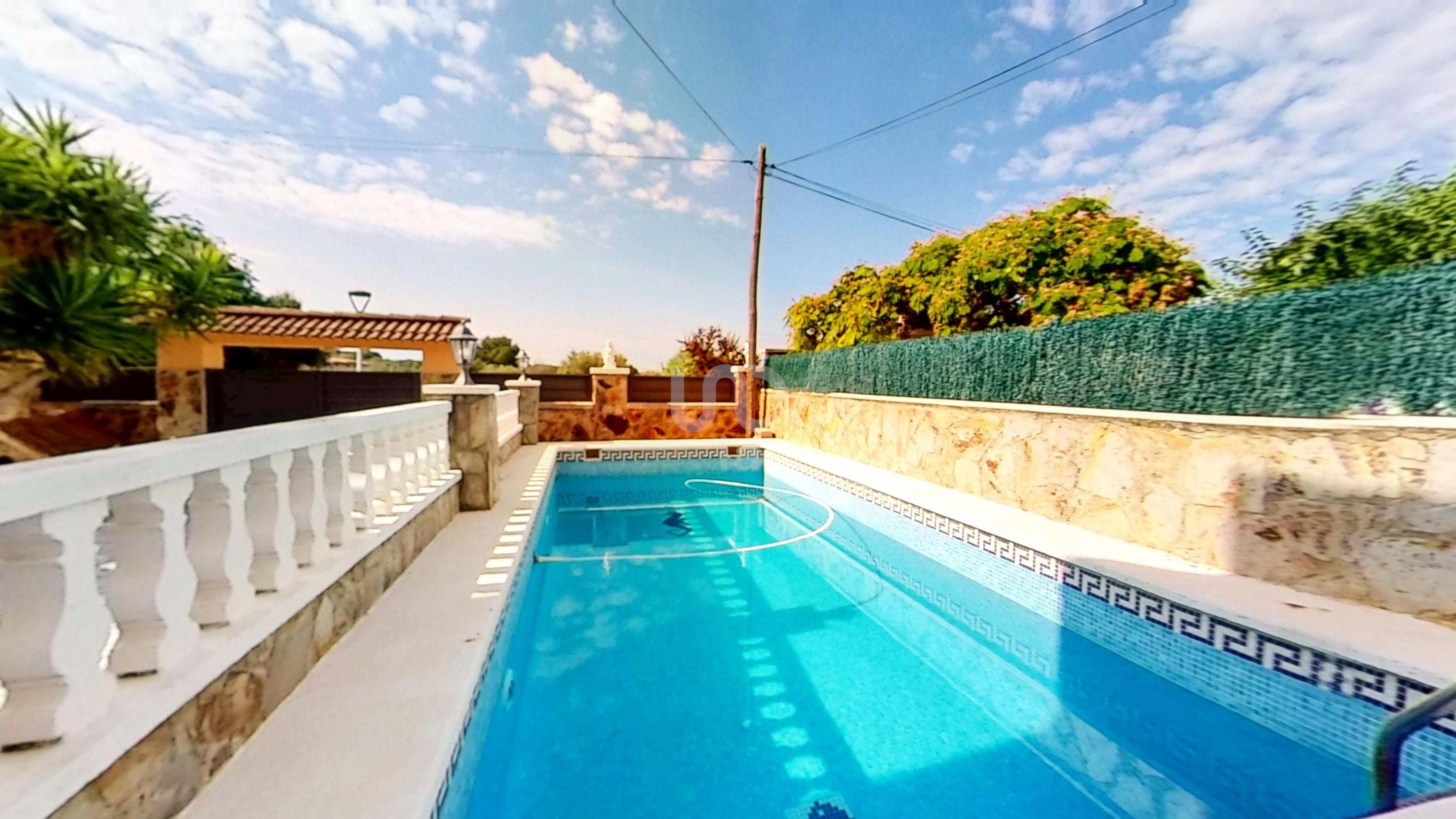 Piscina de Casa o xalet en venda en El Vendrell amb Terrassa i Piscina