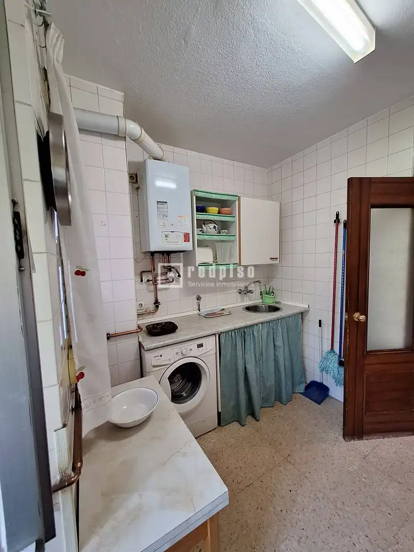 Cuina de Pis en venda en Madrid amb Calefacció, Terrassa i Moblat