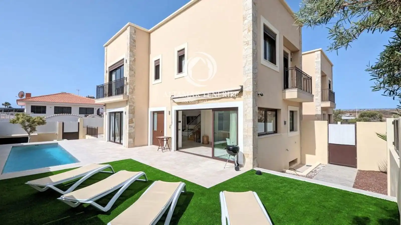 Houses for sale in La Mareta, Los Abrigos