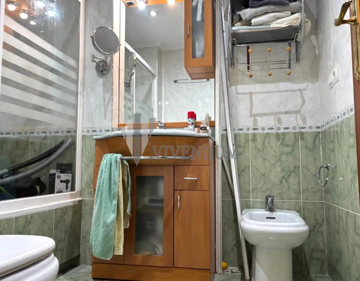 Bathroom of Flat for sale in Lavadores