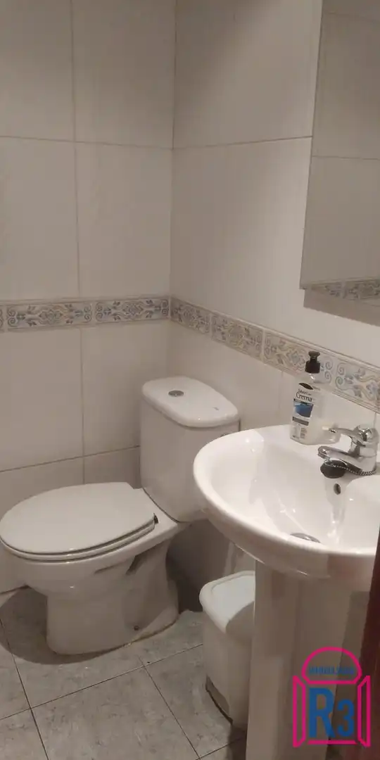 Badezimmer von Fabrikhallen zur Miete in León Capital  mit Heizung