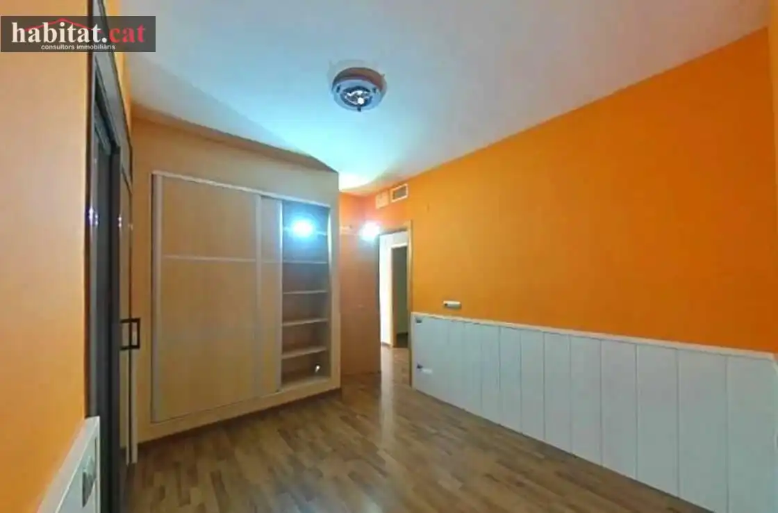 Habitación de Casa o chalet en venta en Vilanova i la Geltrú con Piscina y Balcón