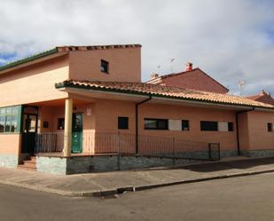 Vista exterior de Casa o xalet en venda en Sariegos amb Calefacció, Jardí privat i Terrassa