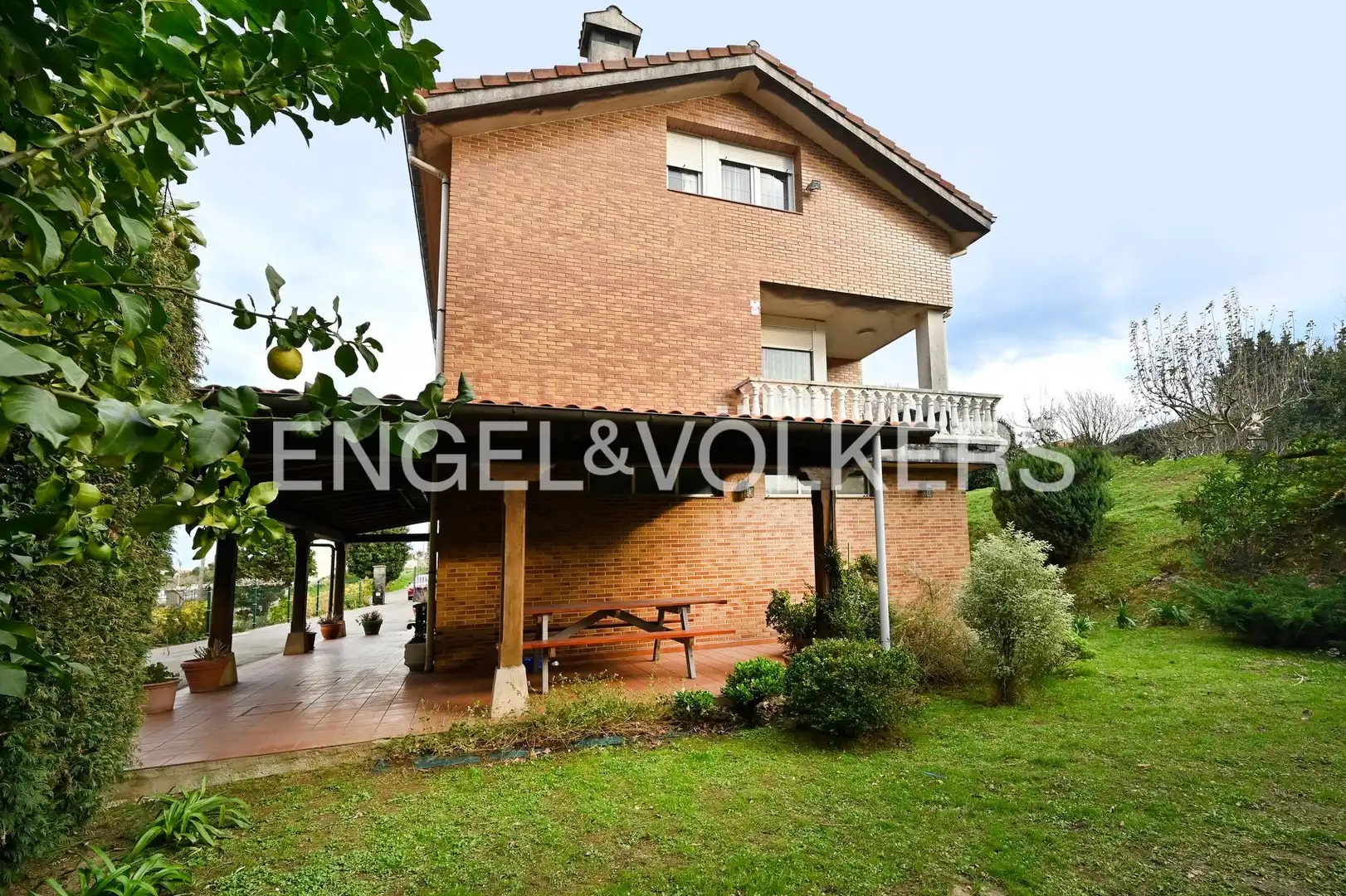Vista exterior de Casa o chalet en venta en Santander con Calefacción, Jardín privado y Parquet