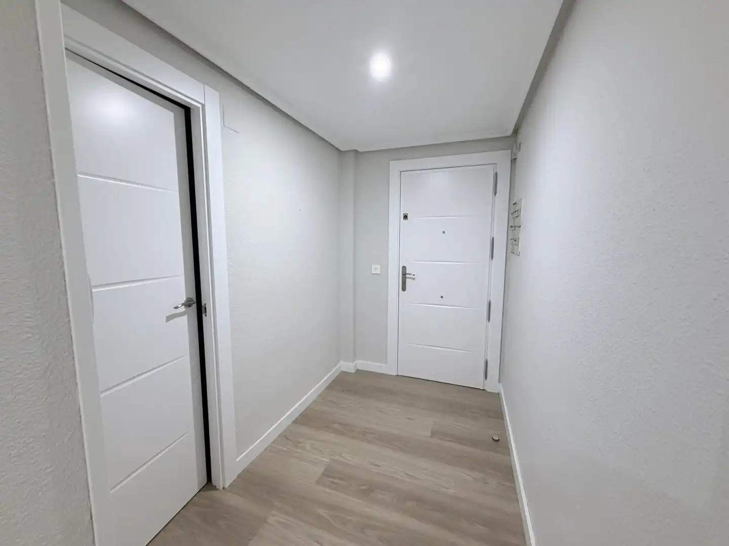 Wohnung zur Miete in Zaragoza mit Klimaanlage, Heizung und Terrasse