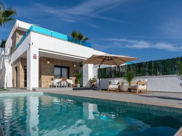 Chalet con balcón en venta en Bigastro