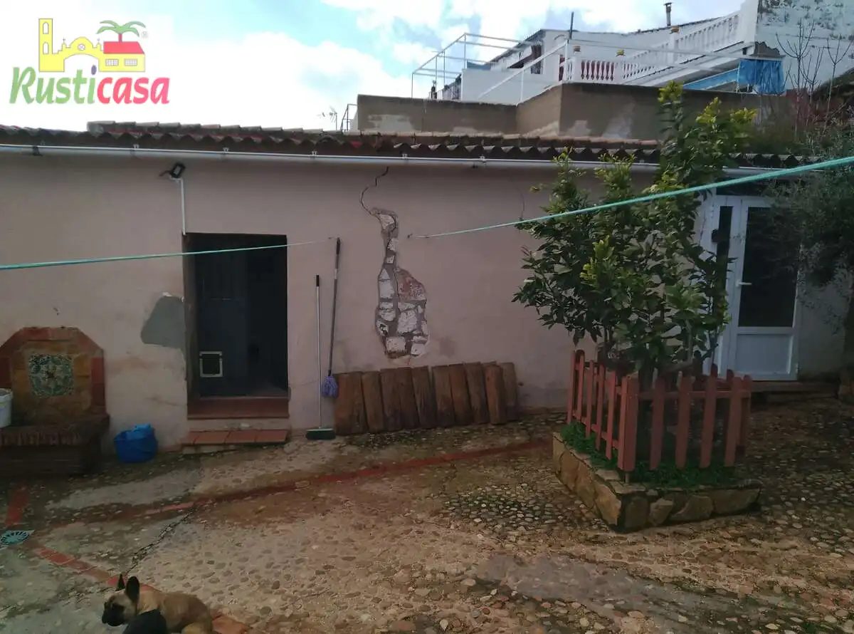 Vista exterior de Casa o xalet en venda en Baños de la Encina amb Terrassa i Balcó