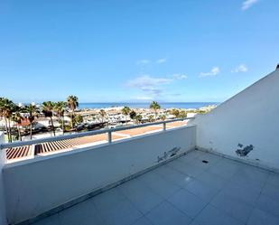 Vista exterior de Estudi en venda en Adeje amb Terrassa i Piscina comunitària