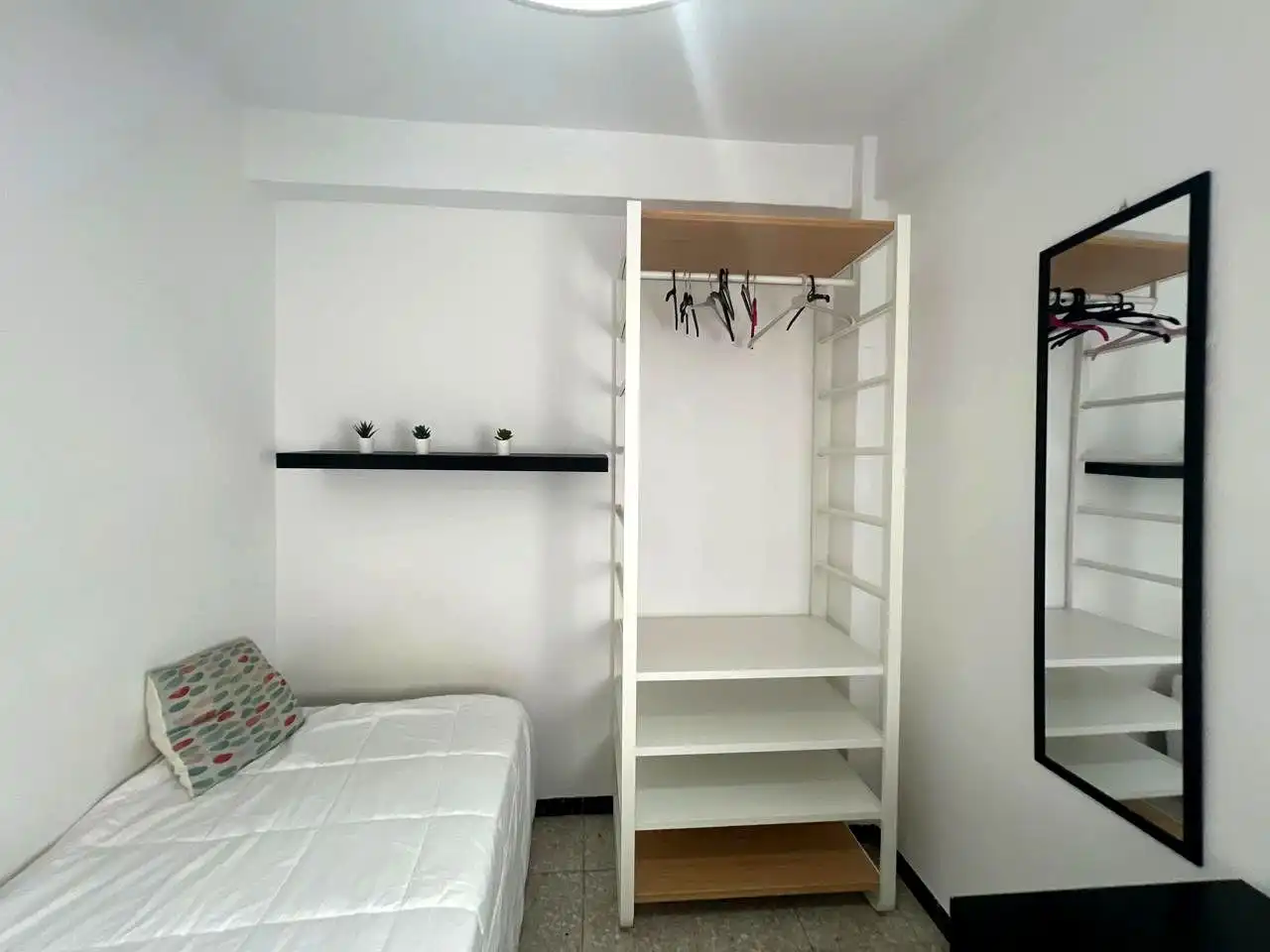 Flat for rent in Segre, El Plantinar – Avda. La Paz - El Juncal