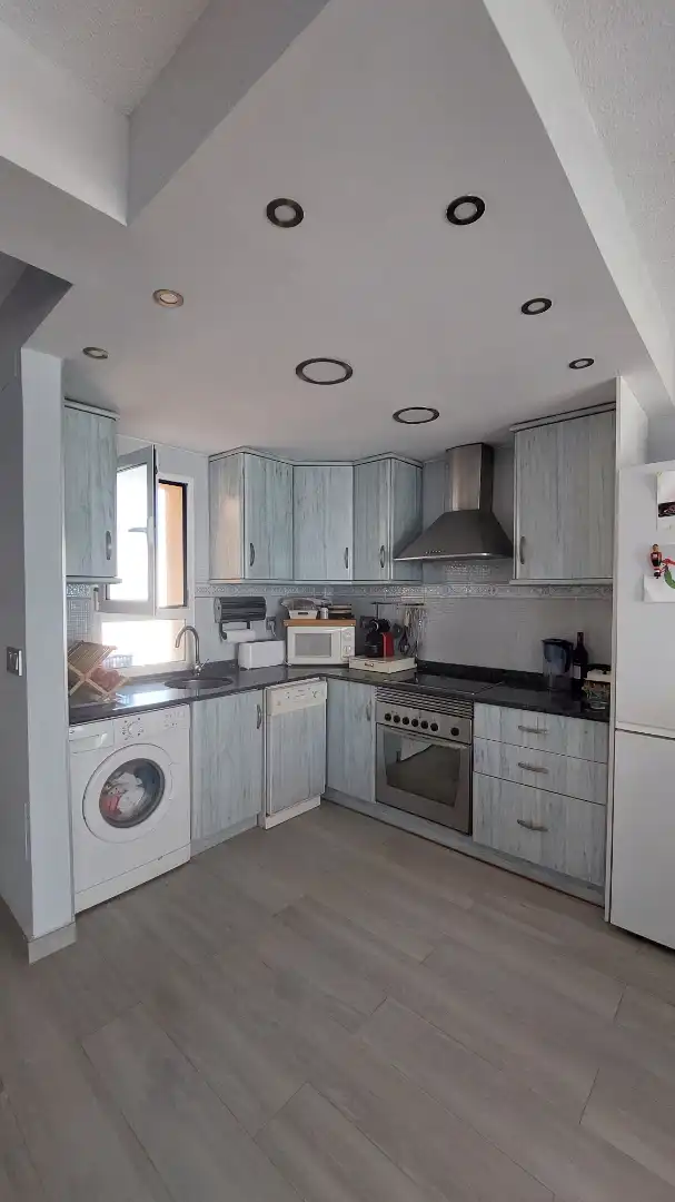 Cocina de Dúplex de alquiler en La Manga del Mar Menor con Aire acondicionado, Terraza y Amueblado