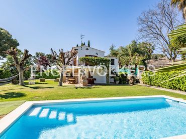 Casa amb balcó en venda a Can Girona - Terramar - Vinyet