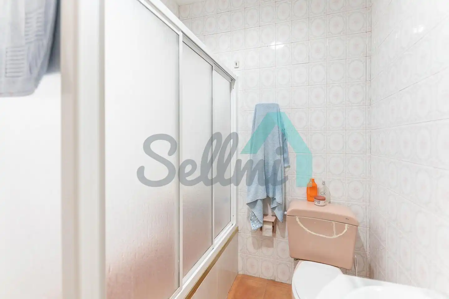 Baño de Piso en venta en Llanes con Calefacción, Parquet y Balcón