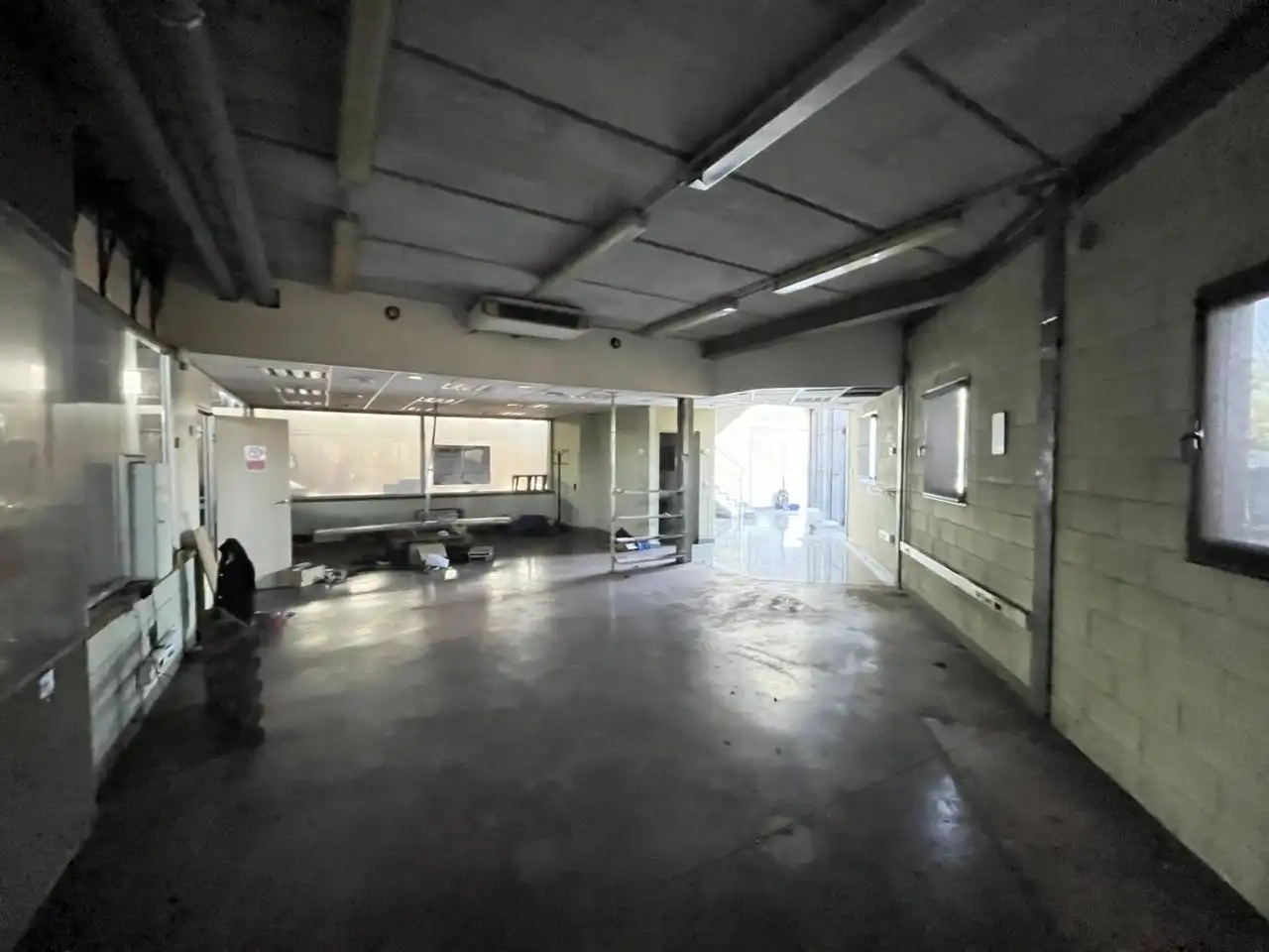Nave industrial en venta en Manlleu con Alarma
