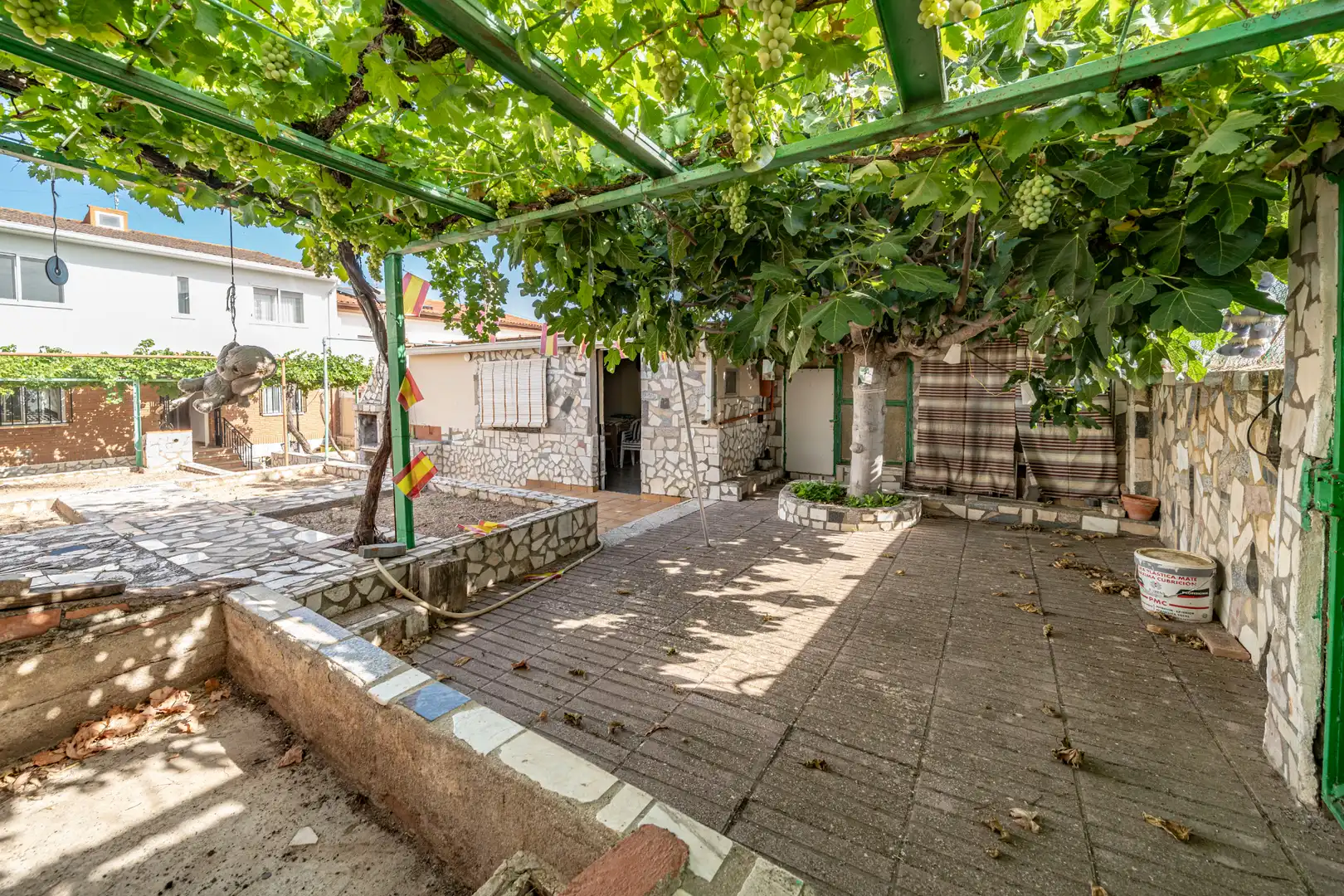 Casa aparellada amb jardí en venda a Calle de San José
