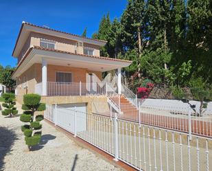 Vista exterior de Casa o xalet de lloguer en L'Eliana amb Terrassa i Piscina