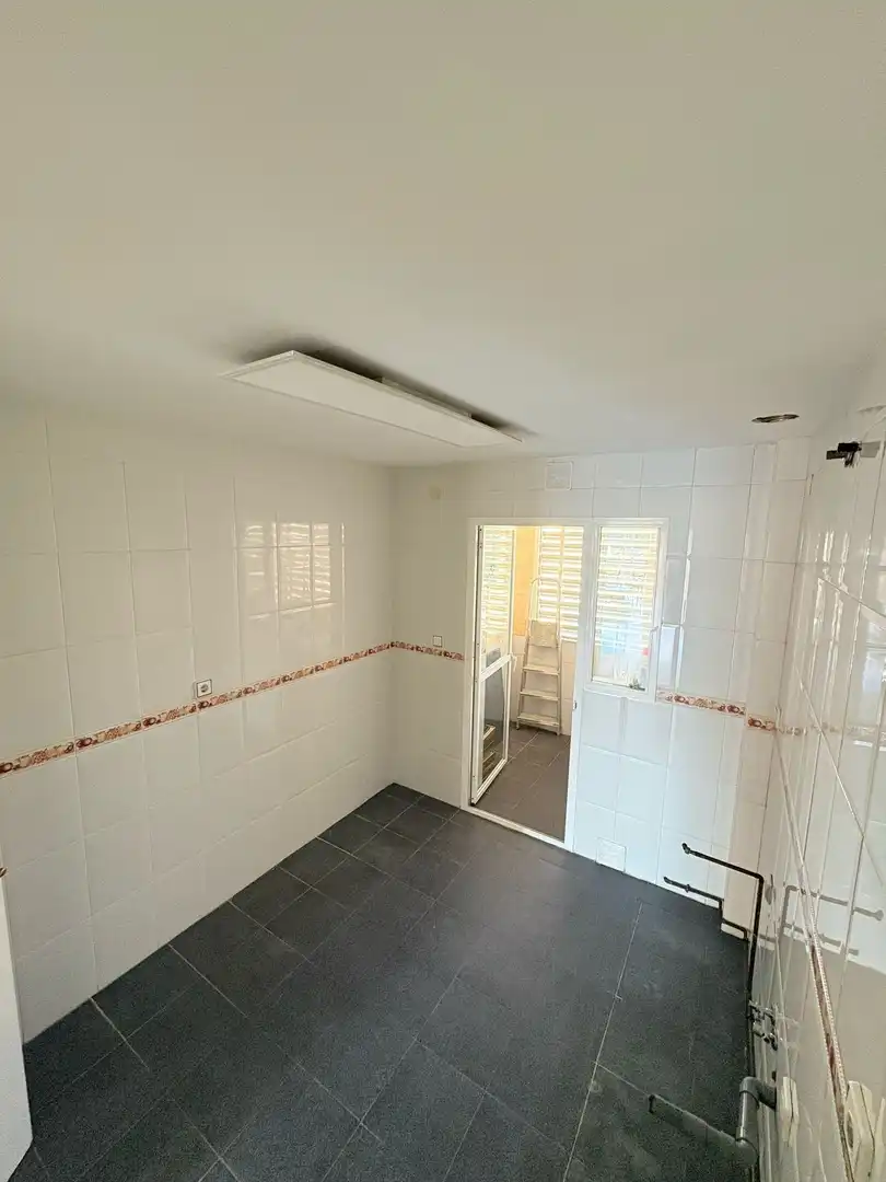 Bany de Pis de lloguer en Málaga amb Aire condicionat, Terrassa i Piscina comunitària